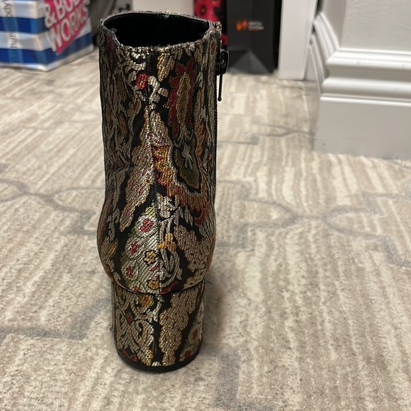 Gold pattern ankle booties with block heel - Picture 3 of 4